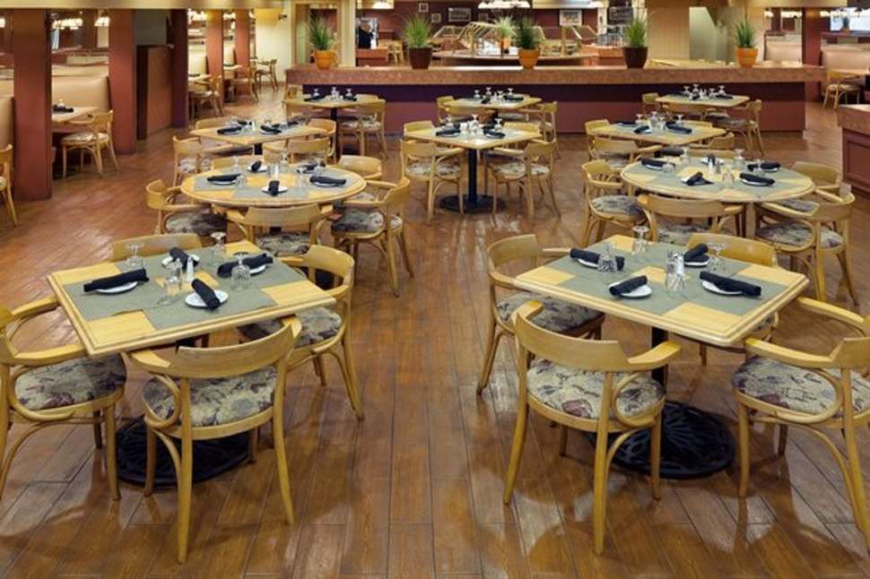 Ein Foto Ramada by Wyndham Kissimmee Gateway