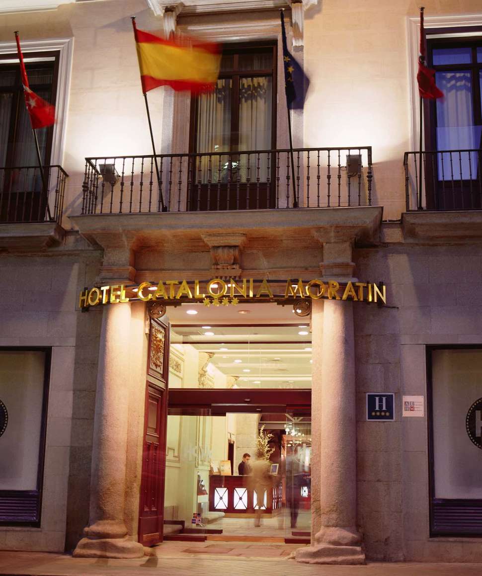 Ein Foto von der Außenansicht des Catalonia Puerta del Sol