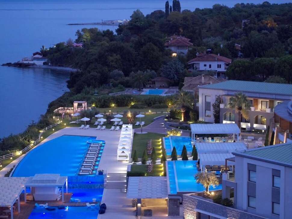 Een foto van het zwembad bij Cavo Olympo Luxury Hotel & Spa