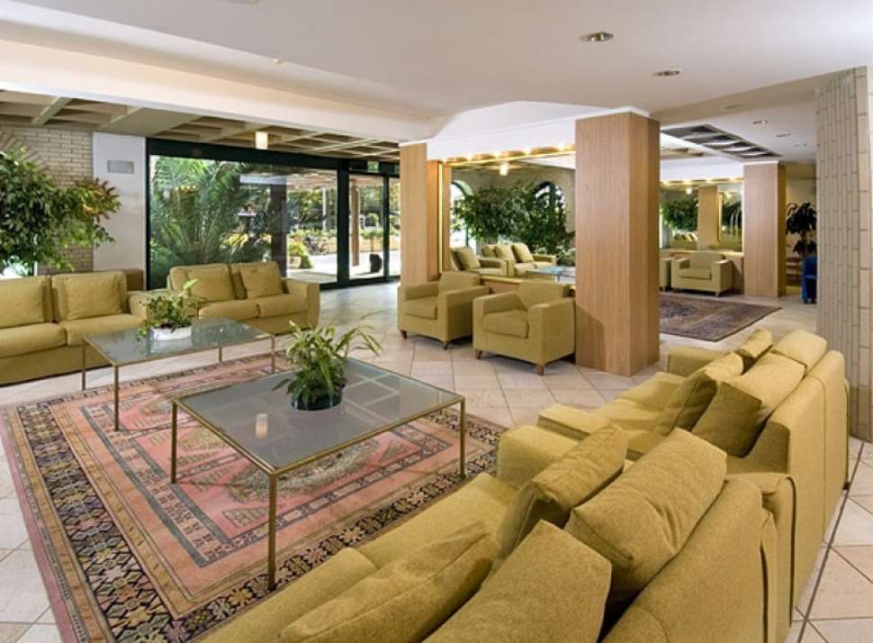 Een foto van het interieur van Club Hotel Dante