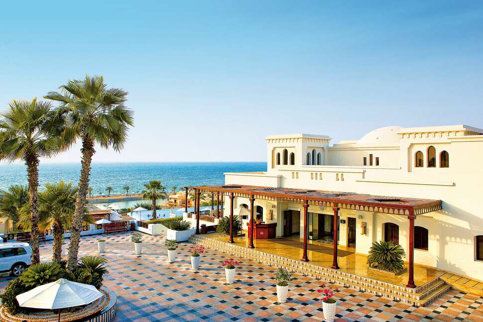 Ein Foto von der Außenansicht des The Cove Rotana Resort