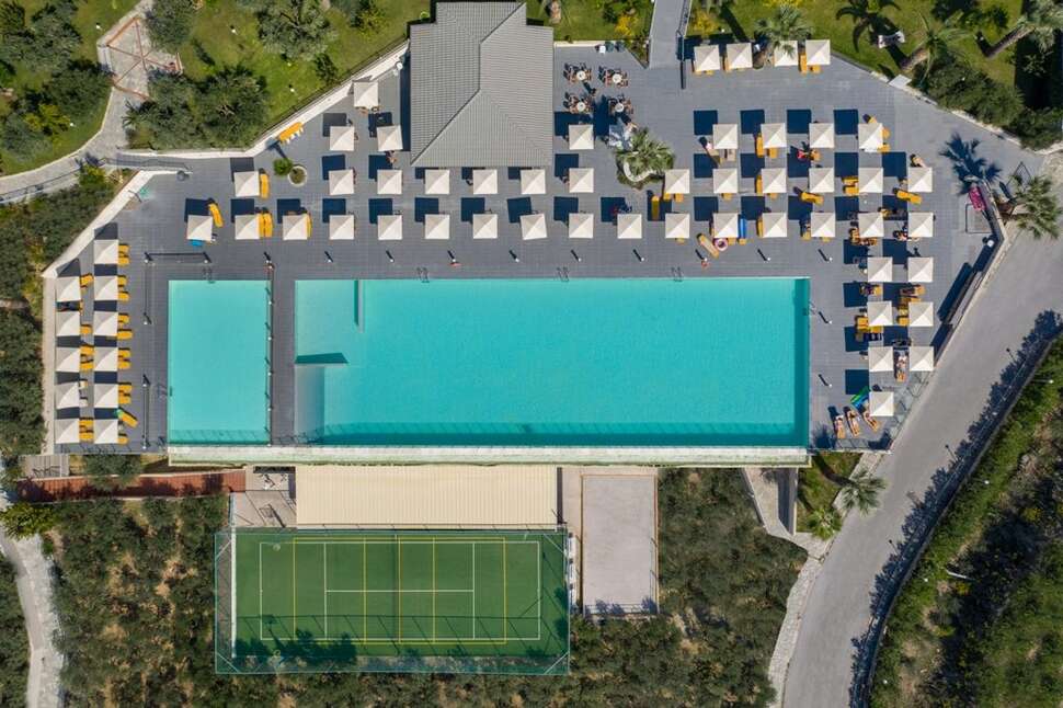 Een foto van het zwembad bij Akrathos Beach Hotel