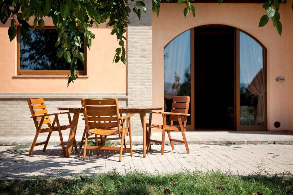 Een foto van het terras bij Hotel Valle di Assisi Resort