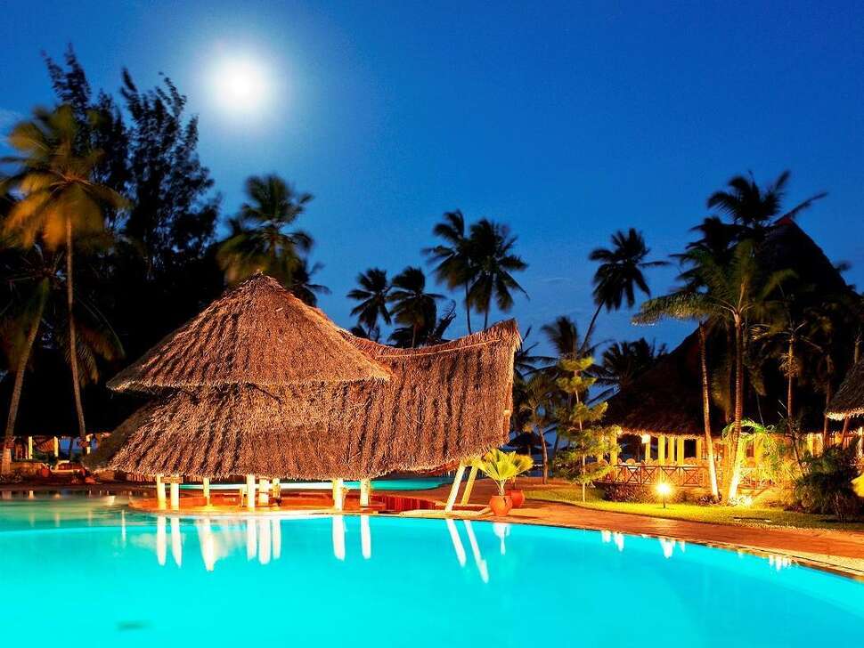 Een foto van het zwembad bij Neptune Paradise Beach Resort & Spa