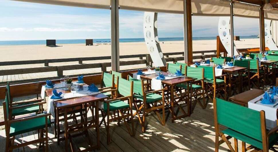 Een foto van het terras bij Algarve Casino Hotel