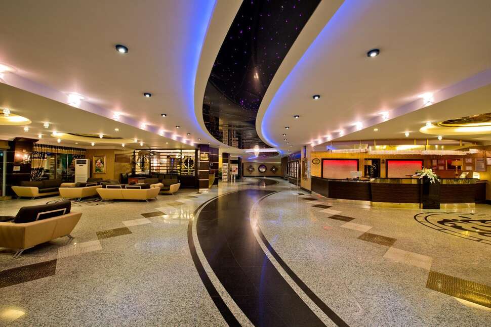 Een foto van het interieur van Doganay Beach Club