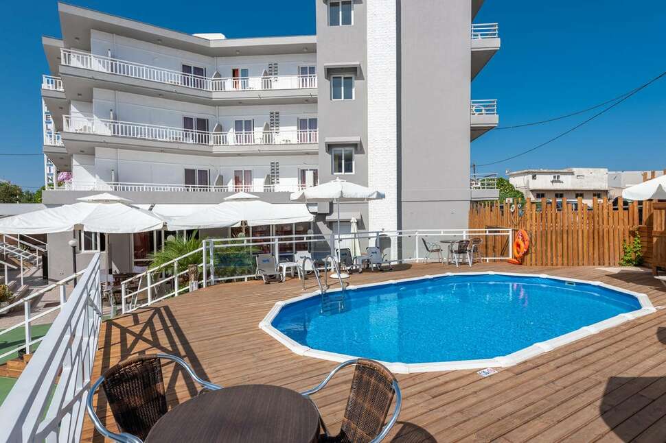 Een foto van het zwembad bij Marine Congo Hotel