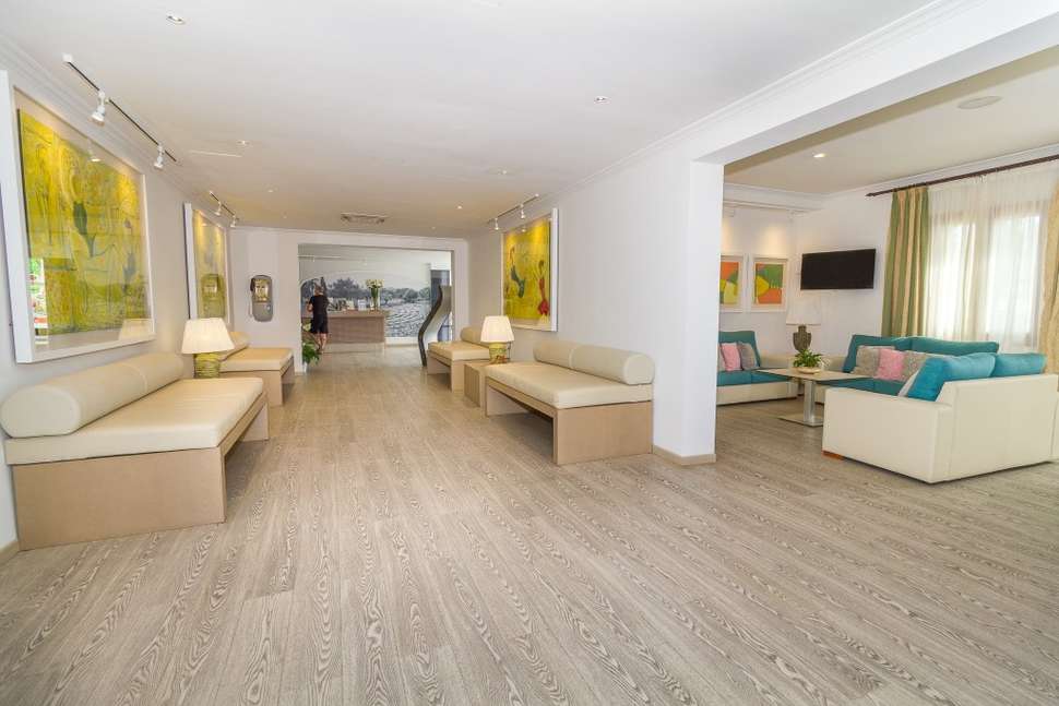 Een foto van het interieur van Eix Alcudia Hotel