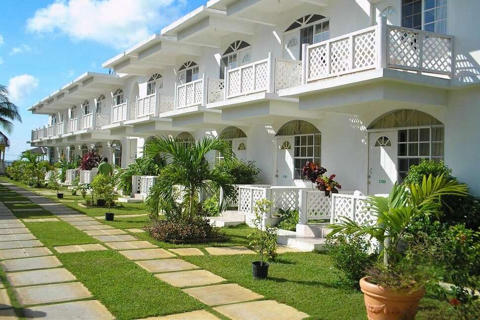 Een foto van de buitenkant van Fun Holiday Beach Hotel