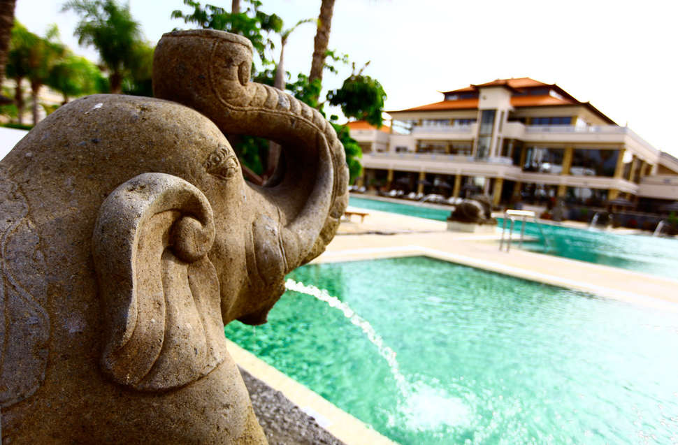 Een foto van het zwembad bij Regency Country Club Appartementen & Suites