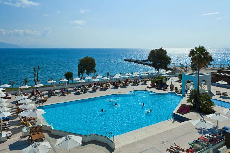 Een foto van het zwembad bij TUI Blue Oceanis Beach
