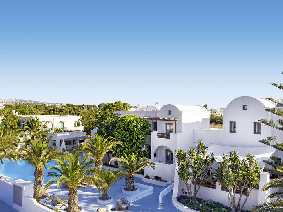 Een foto van de buitenkant van Strogili Hotel