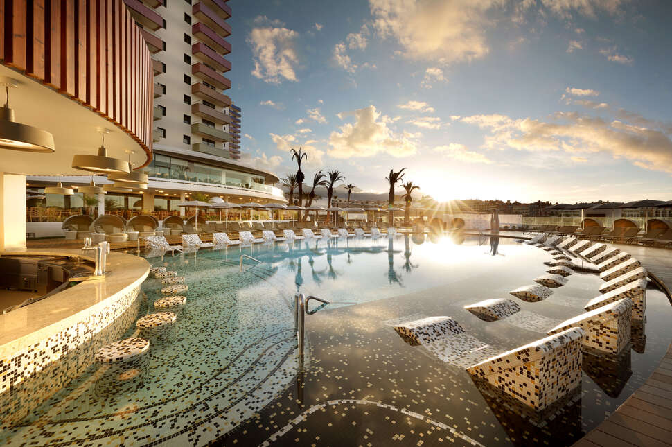 Een foto van het zwembad bij Hard Rock Hotel Tenerife