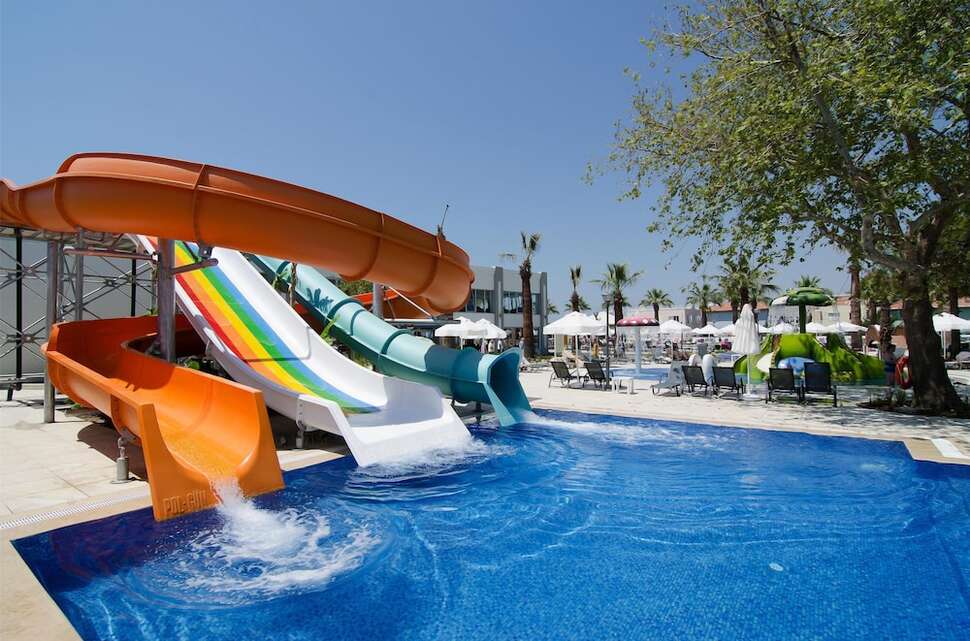 Een foto van het zwembad bij Palm Wings Beach Resort Kusadasi