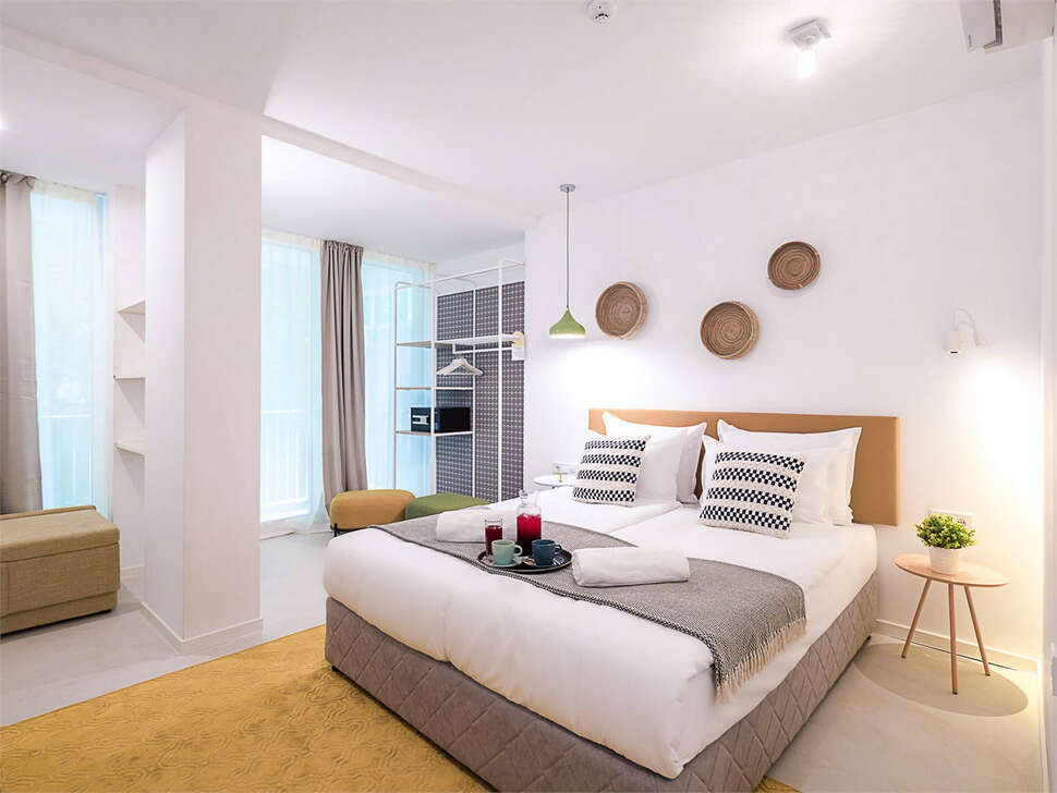 Ein Foto Ibis Styles Golden Sands Roomer
