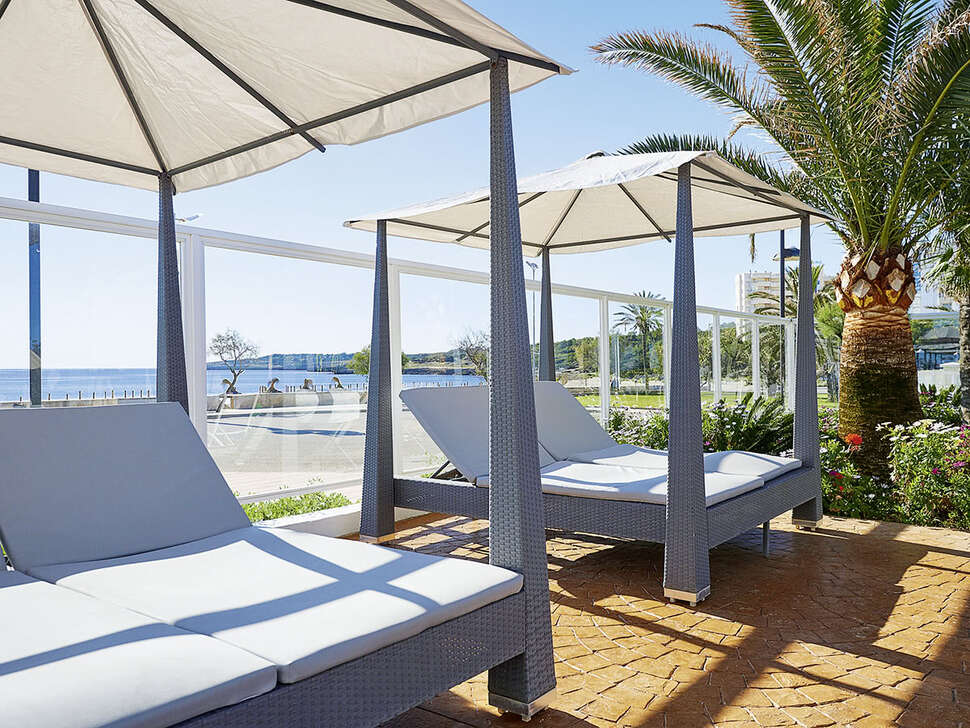Een foto van het terras bij Hipotels Hipocampo Playa
