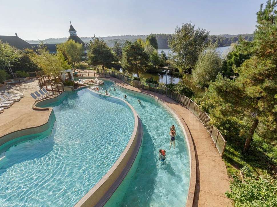 Een foto van het zwembad bij Center Parcs Le Lac d'Ailette