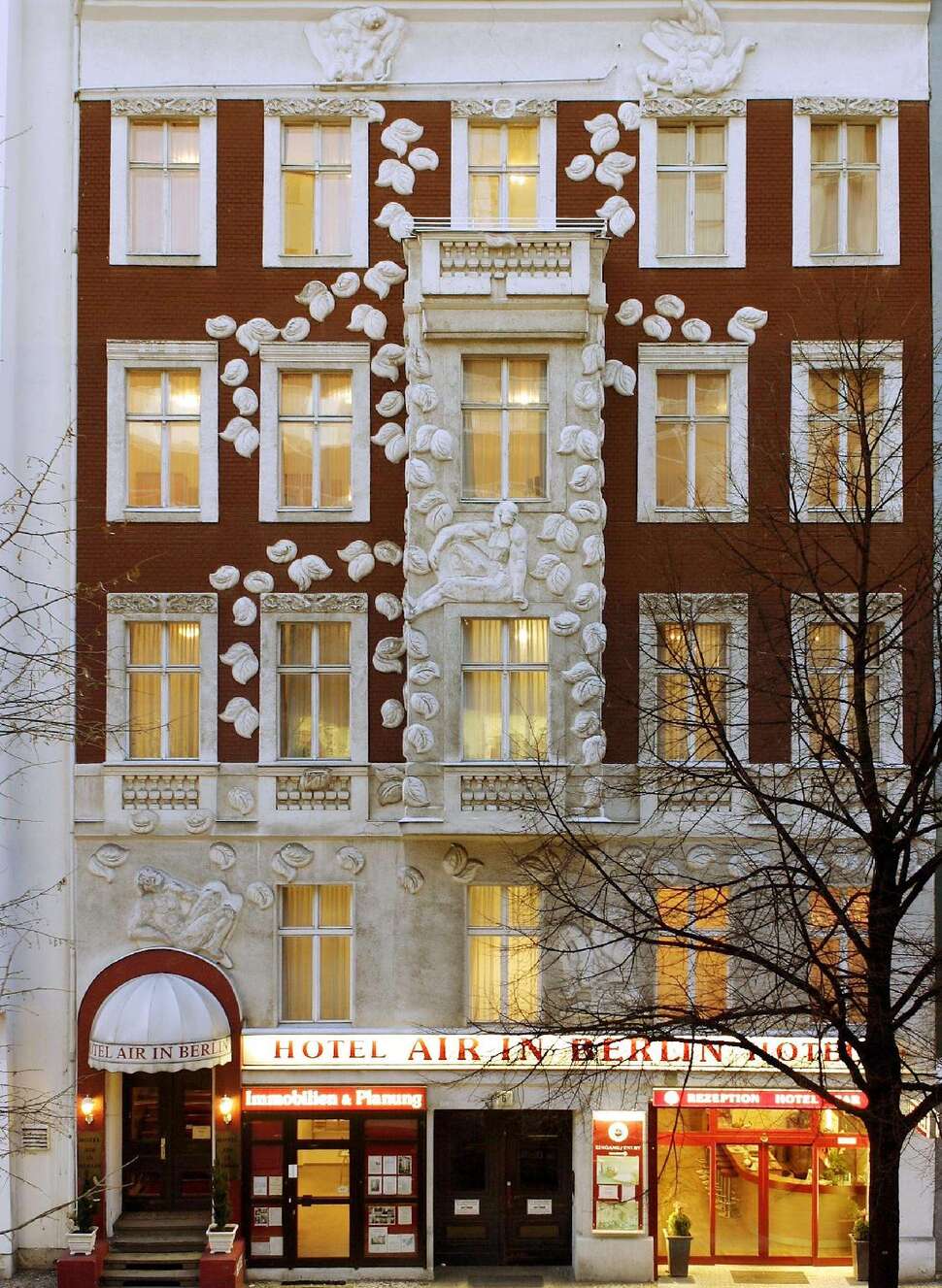 Een foto van de buitenkant van Hotel Air in Berlin