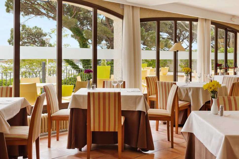Een foto van de faciliteiten bij Hotel Ilunion Caleta Park