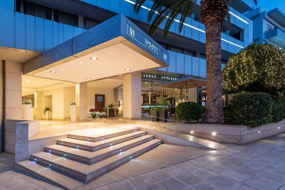 Een foto van de buitenkant van Galaxy Iraklio Hotel