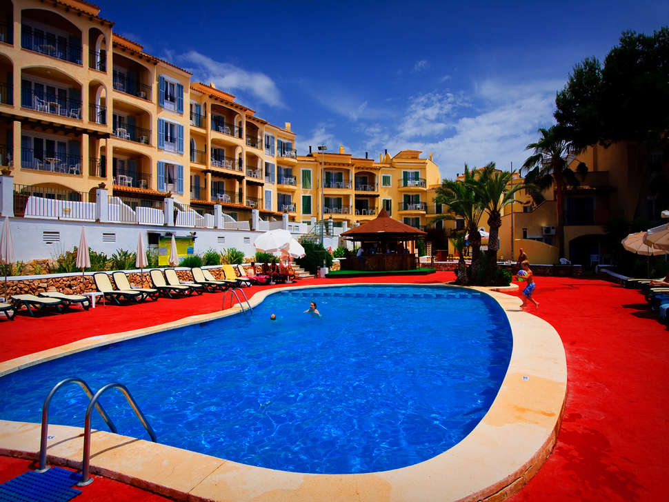 Een foto van het zwembad bij Ona Cala Pi Club Aparthotel