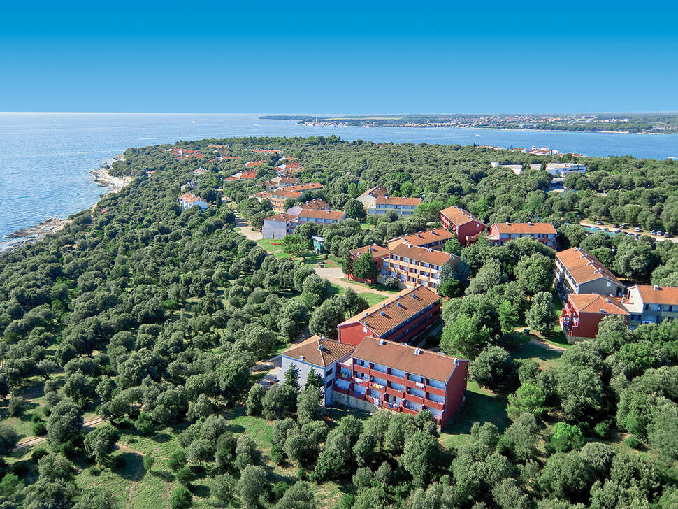Een foto van de buitenkant van Lanterna Sunny Resort By Valamar