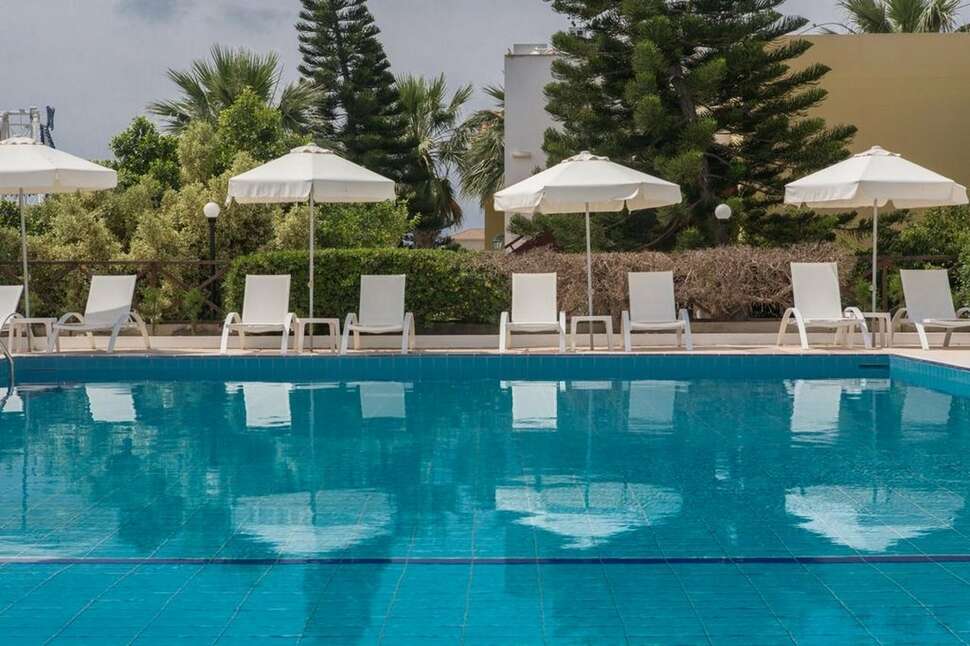 Een foto van het zwembad bij Napa Jay Hotel