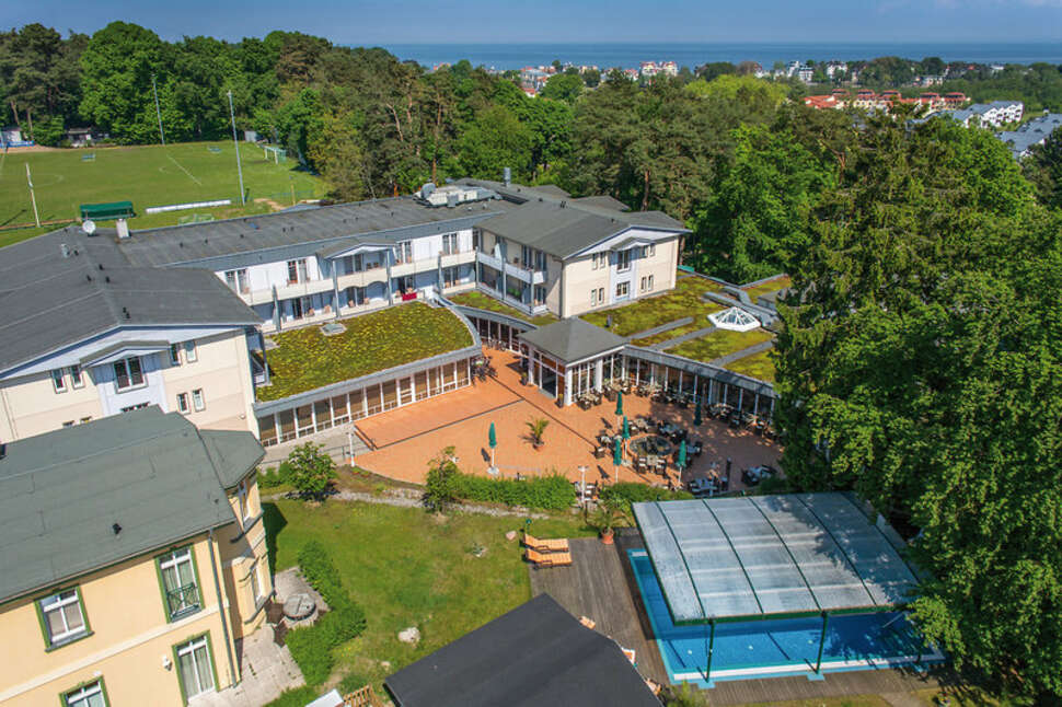 Een foto van een overzicht van Ostseehotel Villen im Park