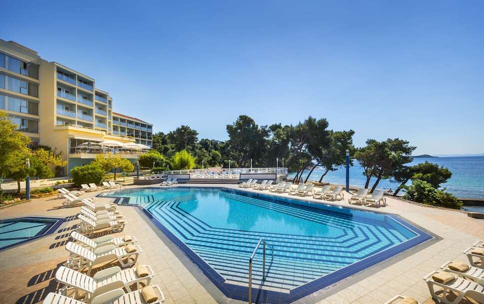 Ein Foto vom Pool im Aminess Vival Grand Azur Hotel