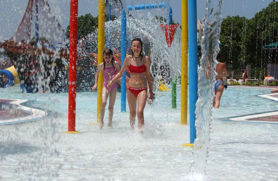 Een foto van de faciliteiten bij Matoula Beach