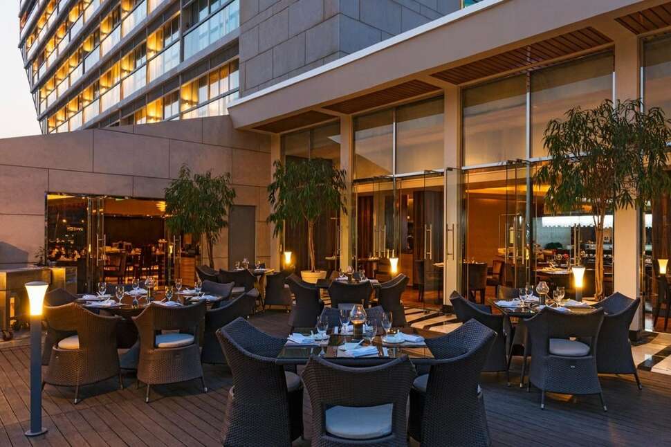 Ein Foto von der Terrasse im Sheraton Dubai Creek Hotel & Towers