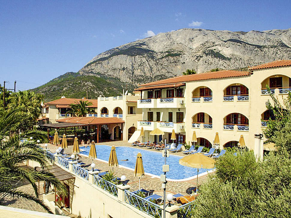 Een foto van het zwembad bij Kampos Village Resort