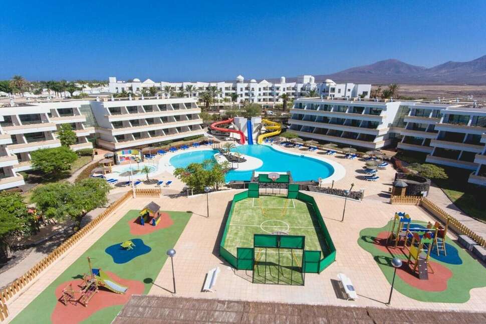 Een foto van het zwembad bij Dreams Lanzarote Playa Dorada Resort & Spa