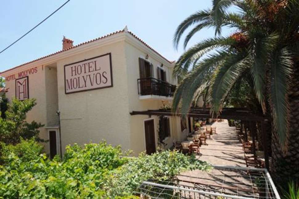 Een foto van de buitenkant van Molyvos I Hotel