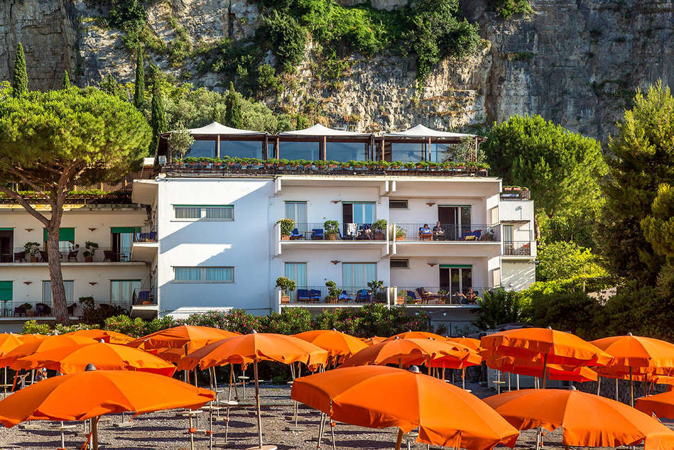 Ein Foto von der Außenansicht des Hotel & Apartments Le Axidie