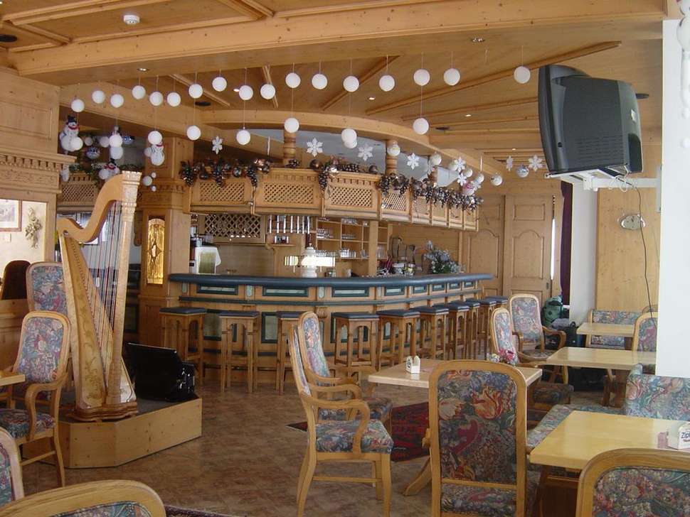 Een foto van het interieur van Hotel Harfenwirt