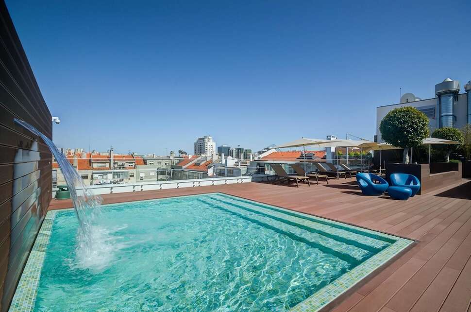 Een foto van het zwembad bij Jupiter Lisboa Hotel