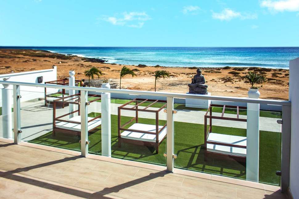 Een foto van het terras bij Hotel LIVVO Budha Beach