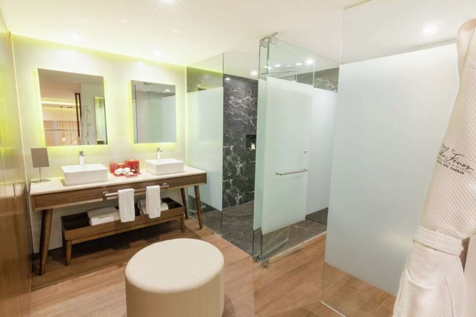 Een foto van The Fives Downtown Hotel & Residences Curio Collection by Hilton