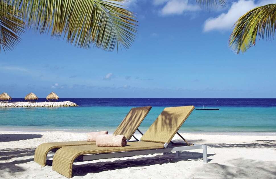 Een foto van het strand bij Blue Bay Golf & Beach Resort