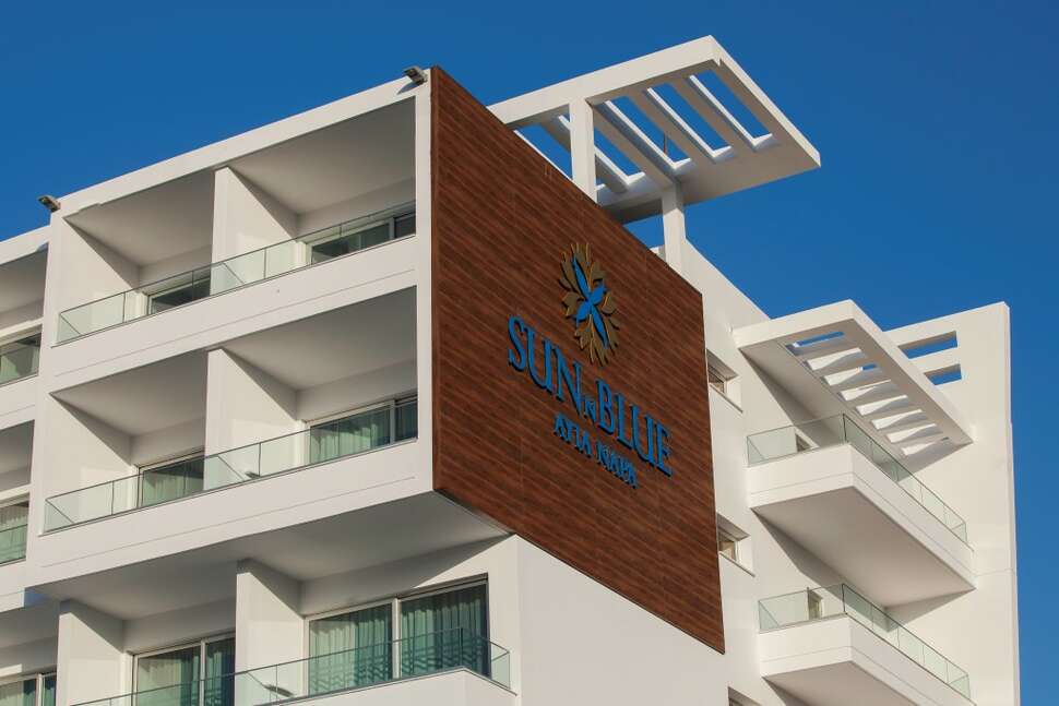 Ein Foto von der Außenansicht des Gaia Sun N Blue Hotel