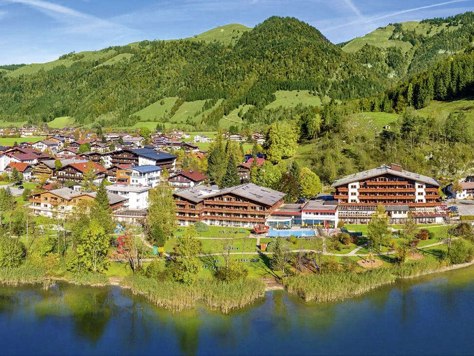 Ein Foto von der Außenansicht des Ferienclub Bellevue am See