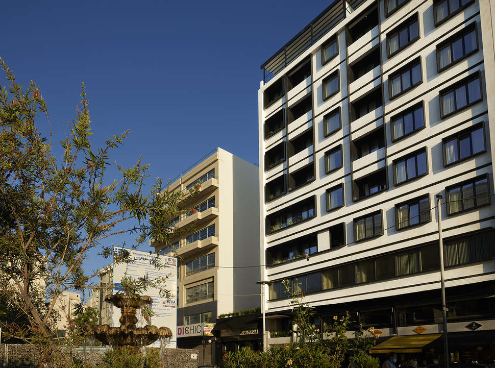Een foto van The Port Square Hotel