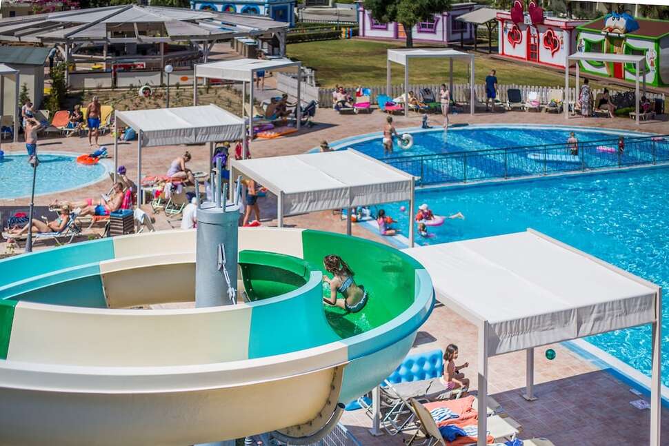 Een foto van het zwembad bij Kipriotis Village Resort