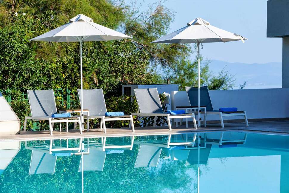 Ein Foto vom Pool im Ammon Zeus Hotel