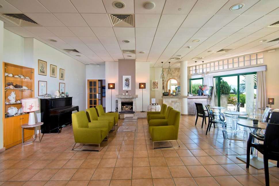 Een foto van het interieur van Natura Beach Hotel & Villas