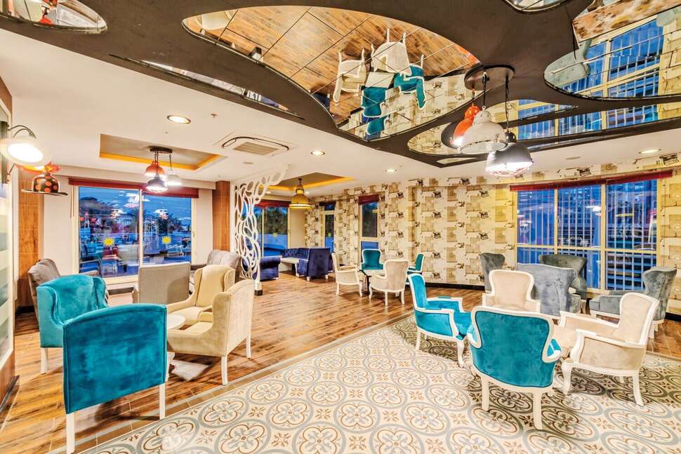 Ein Foto vom Innenbereich im Serenis Hotel