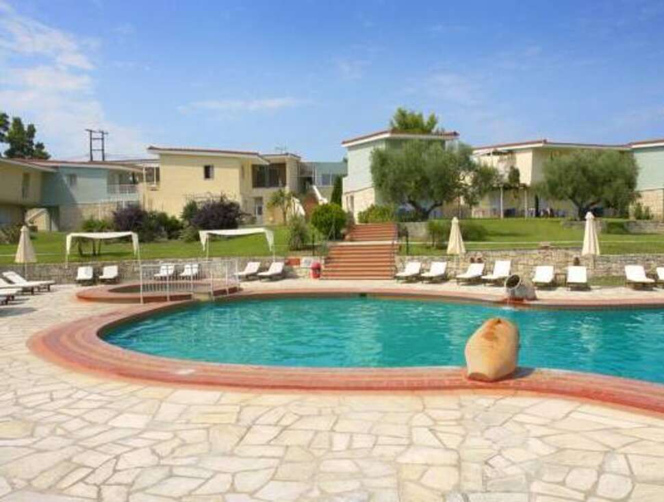 Een foto van het zwembad bij Alkion Resort