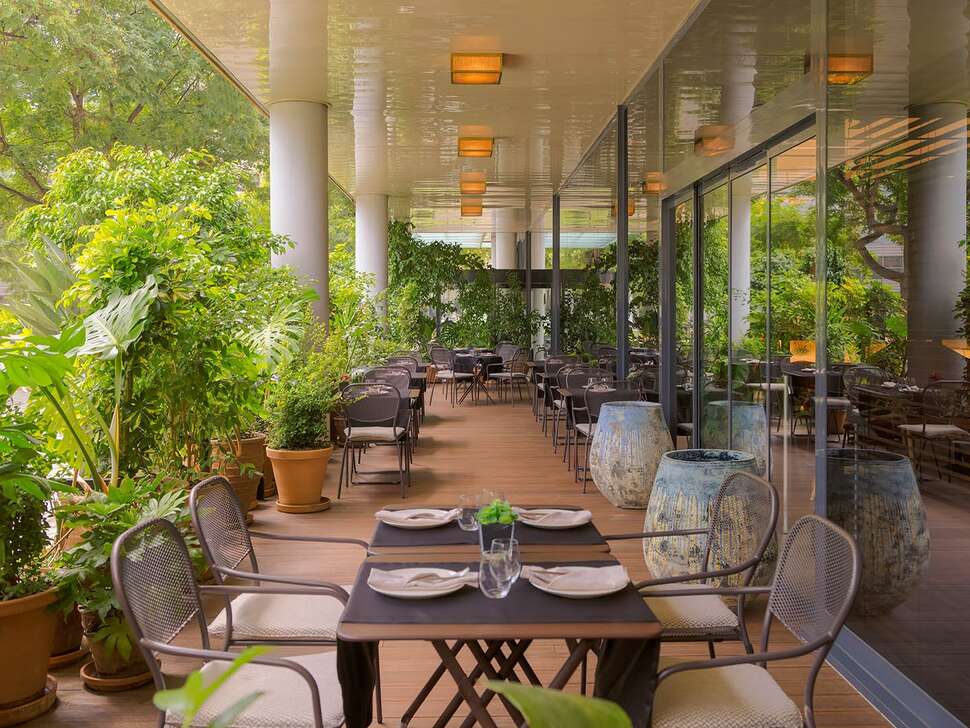 Ein Foto von der Terrasse im H10 Marina Barcelona
