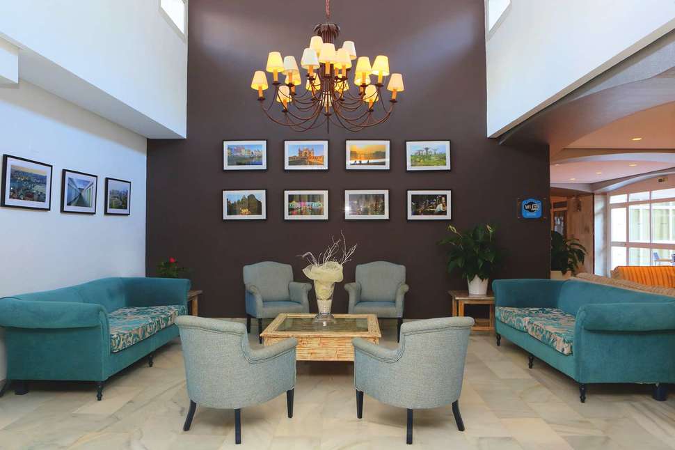 Een foto van het interieur van Hotel Occidental Puerto Banus